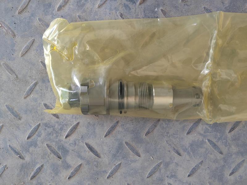 XCMG860127102 Relief valve