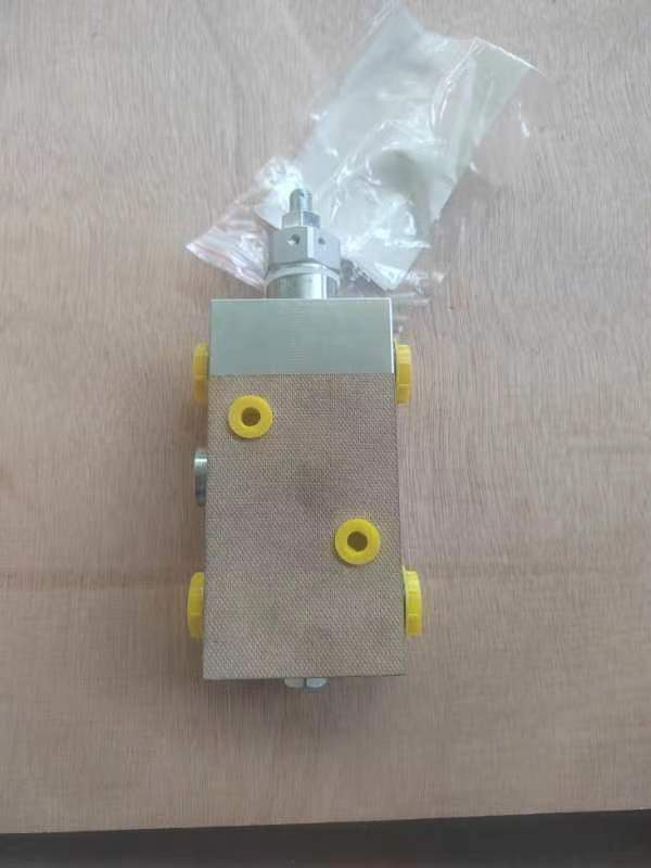 XCMG Balancing Valve (Cab Tilting) For XGC150 803083675